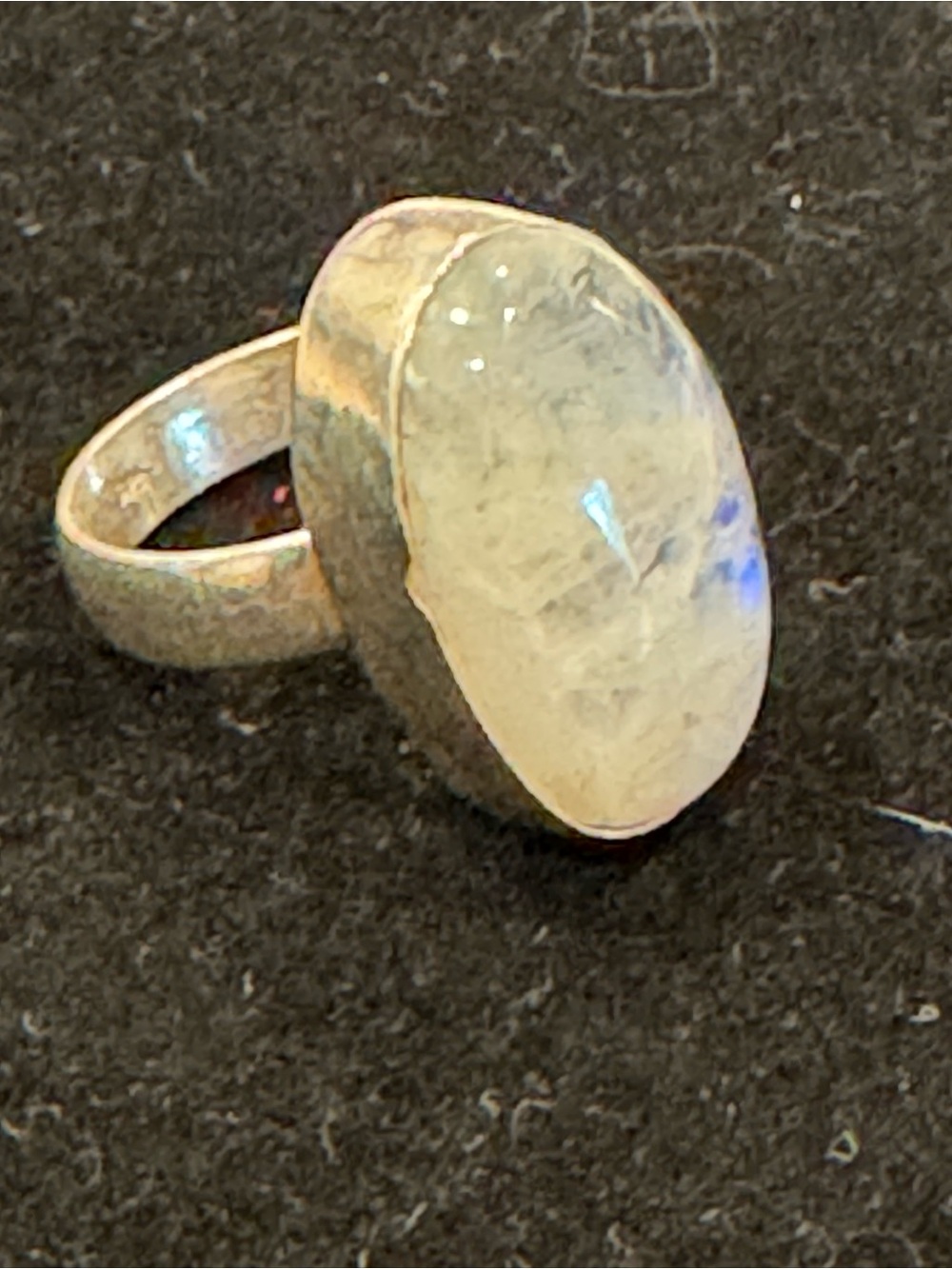 Silver Moonstone Oval Ring in Blue-White - Picture 5 of 10